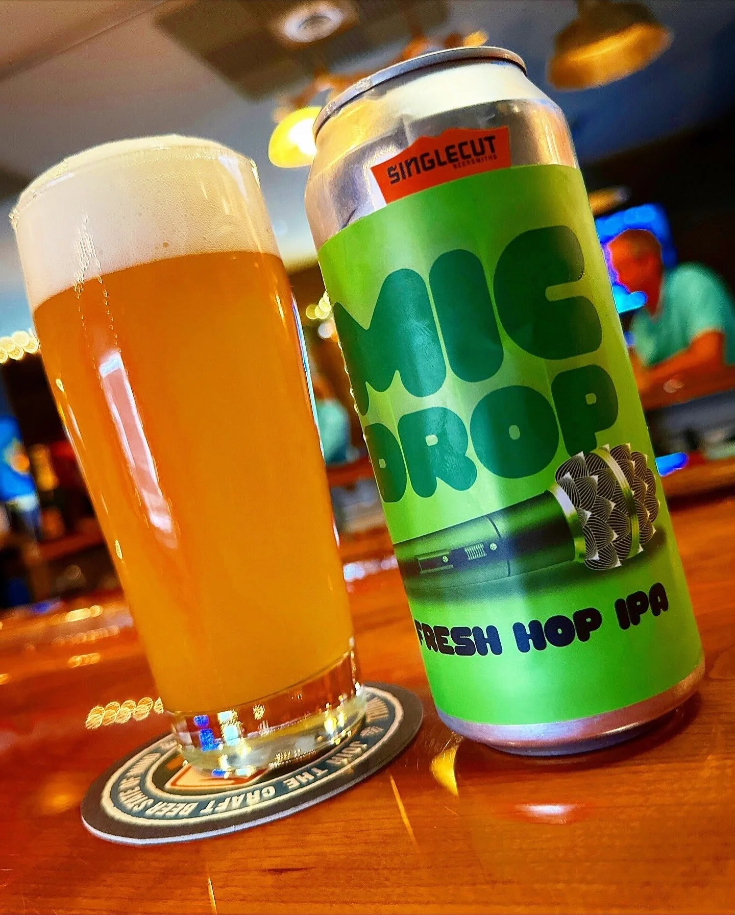 The countdown has begun to next week when MIC DROP Fresh Hop IPA officially drops. We used Vista hops that were in our kettle mere hours from being plucked from the bine. About as fresh as it gets and yeah, it translates to the taste experience. 🔥
