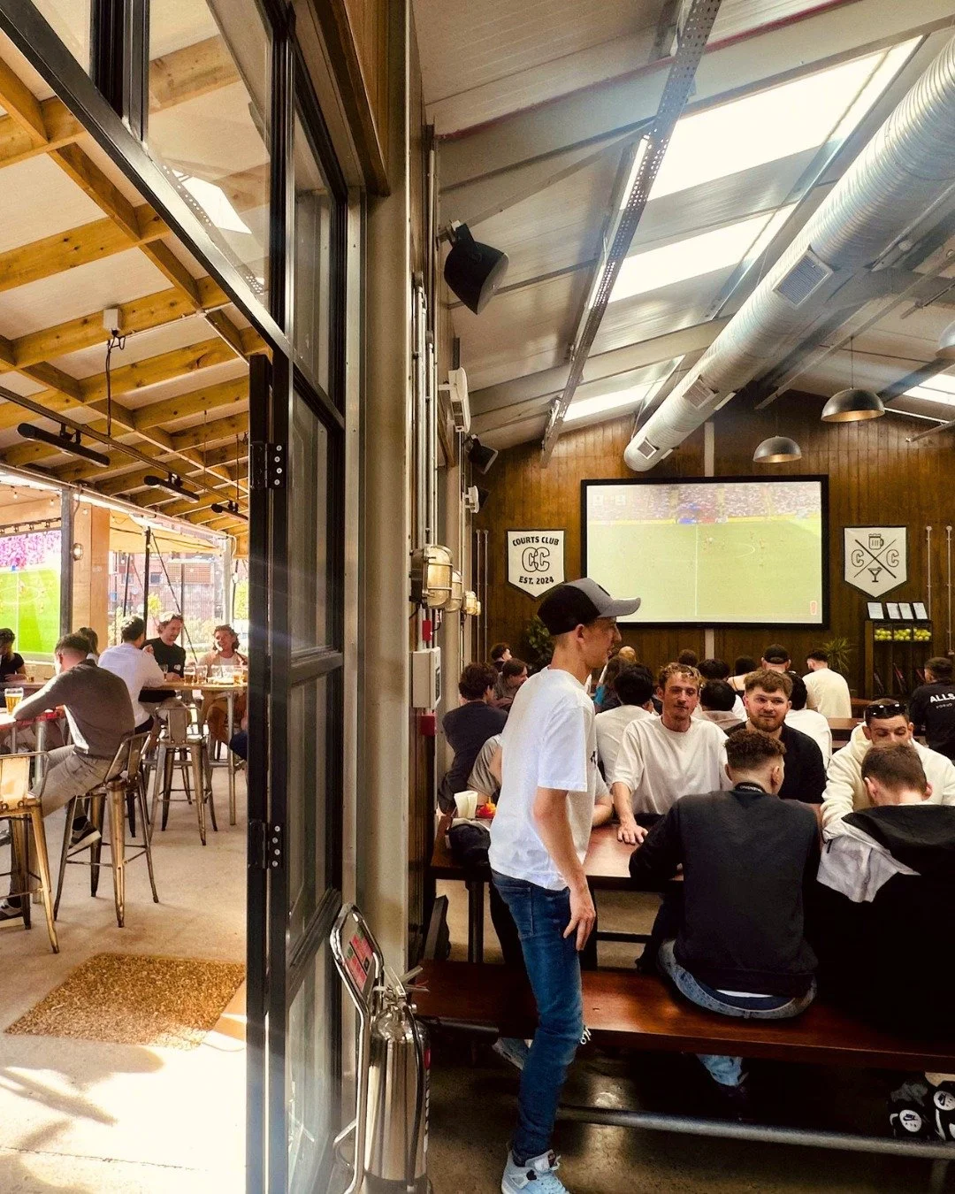 🏆 TIME TO PROVE YOU'RE THE FOOTBALL KNOW-IT-ALL AT THE PITCHSIDE QUIZ 

Next Wednesday's Quiz is getting a football makeover! Join us on June 10th from 6:30pm for a football-themed edition before England's friendly kicks off live at 9pm.

🏆 Prizes 