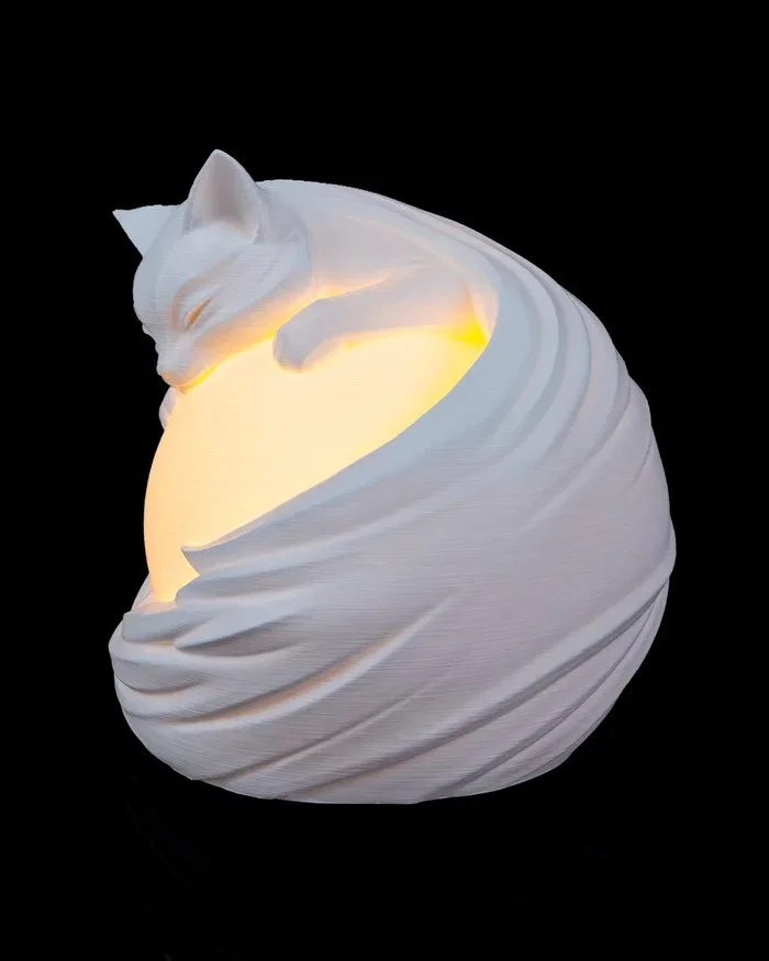 Feline_Sphere_Table_Lamp_3_32615f28ae.jpg