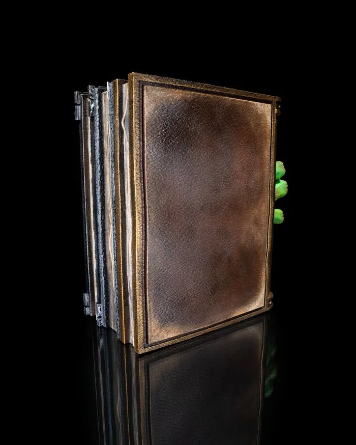 Creeping_Out_Book_Nook4_bcded38eb1.jpg
