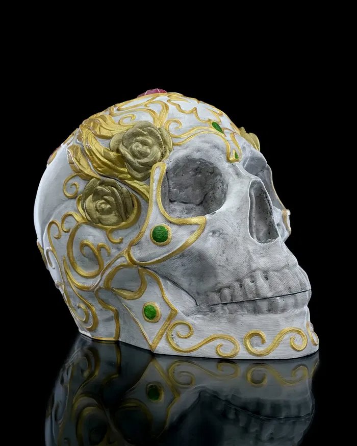 Skull_with_a_Secret_Deck_box_2_c149219f12.jpg