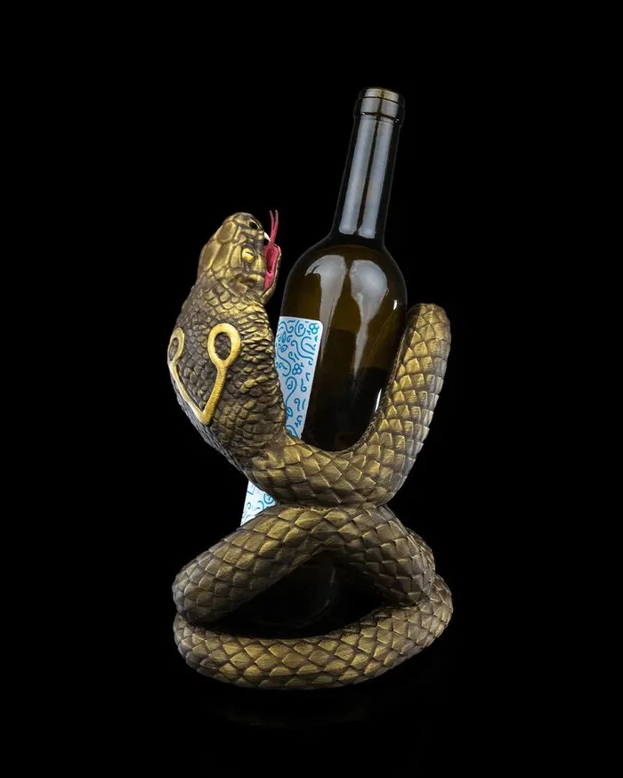Naja_s_Embrace_Wine_Holder_4_7f891b5b5b.jpg