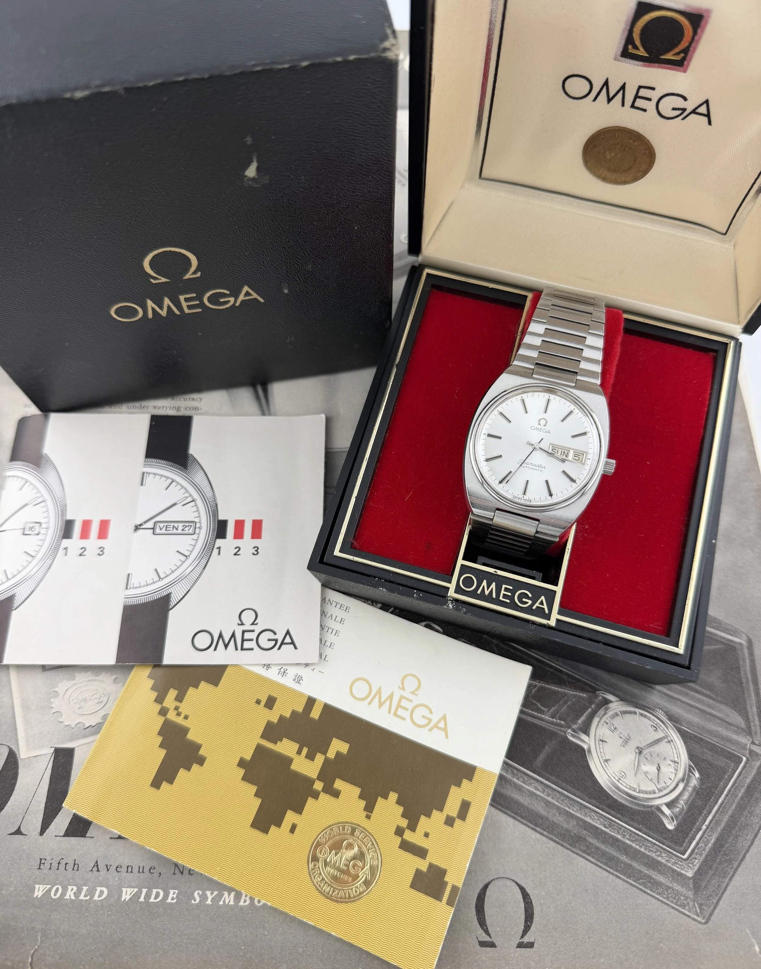Omega Seamaster Day-Date | Automatic | Cal. 1022 | Ref. 166.0216 | Silver Sunburst Dial | Integrated Bracelet | Stainless Steel Case | 35.5mm | 1970s