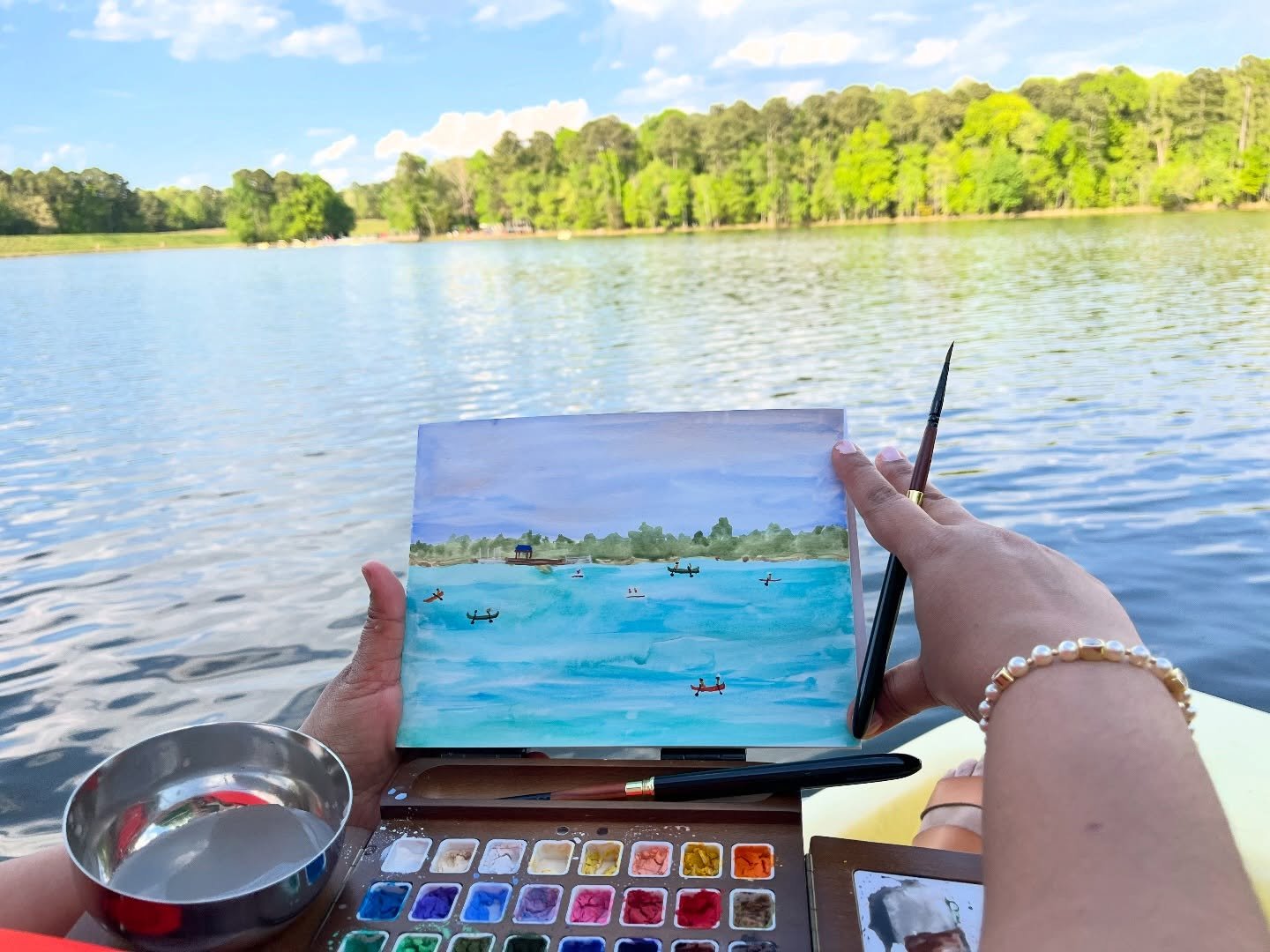 Fun was had on a shaky pedal boat, jazz music playing in the background, toddler munching on bunny cookies next to me, turtles passing next to the boat and the breeze drifting on by 🙌🏼 
Plein air painting at Bond Park in Cary was so peaceful and ex