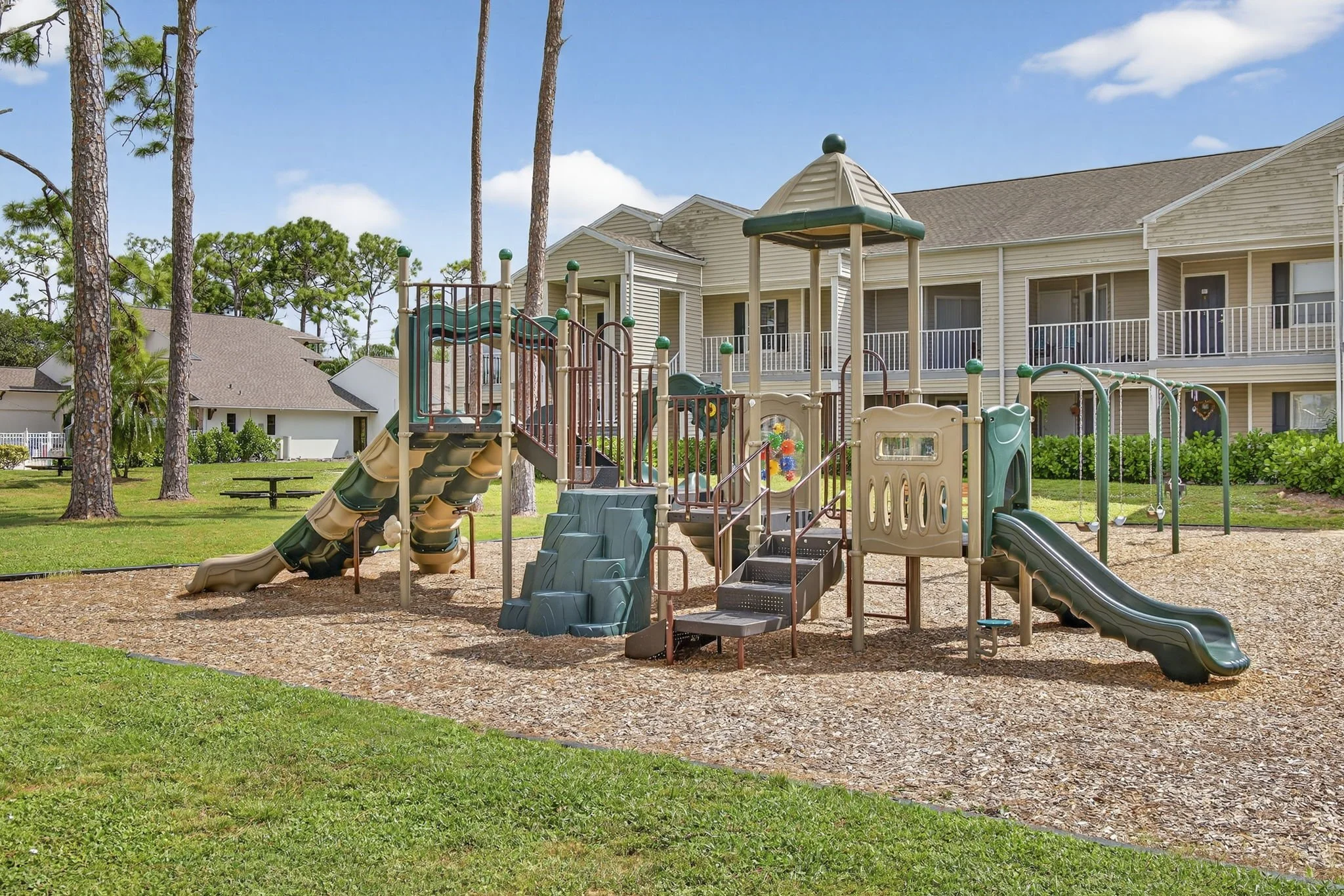 27-Amenities - Playground 3.jpg