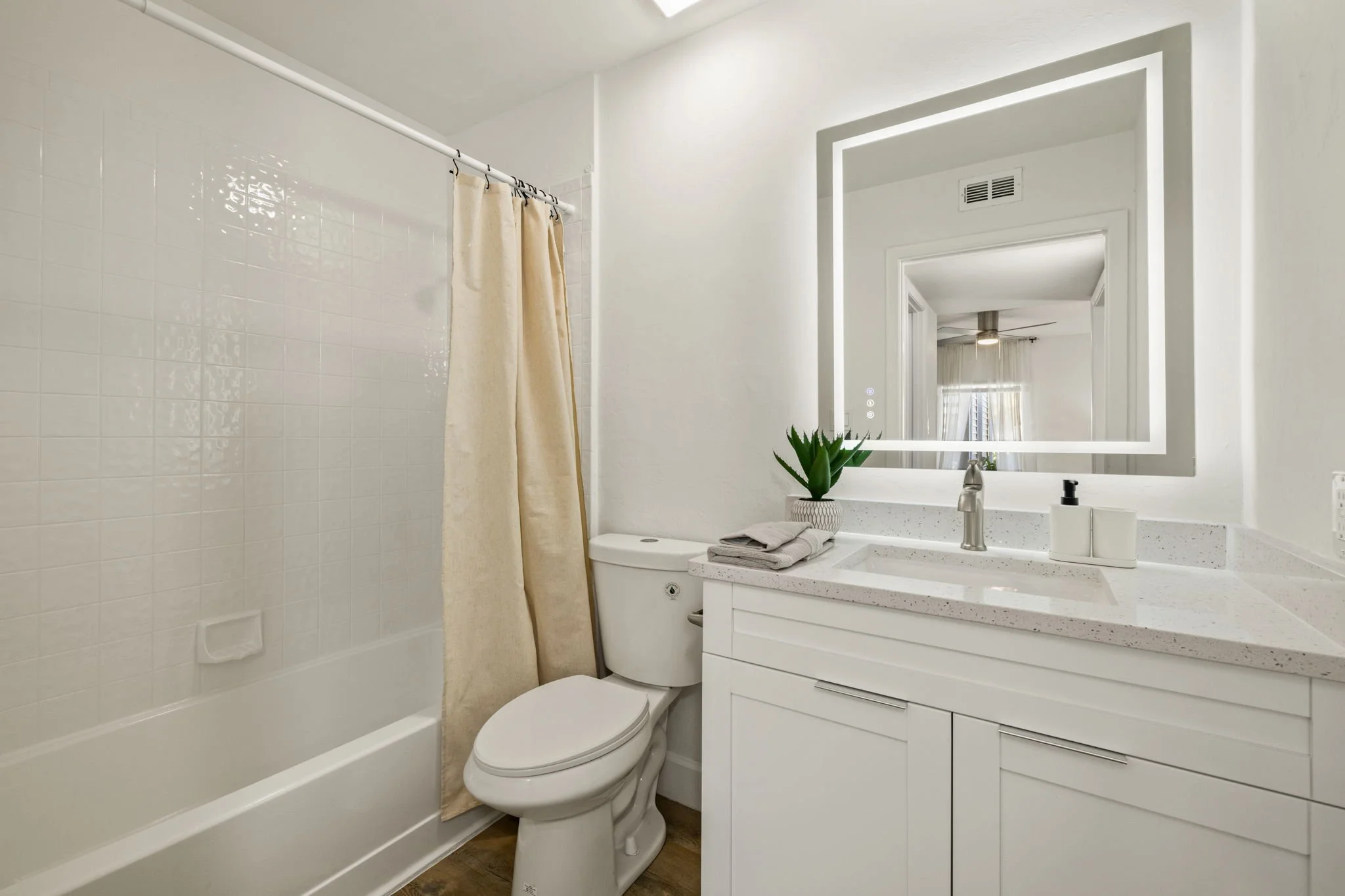 22-Guest Bathroom.jpg