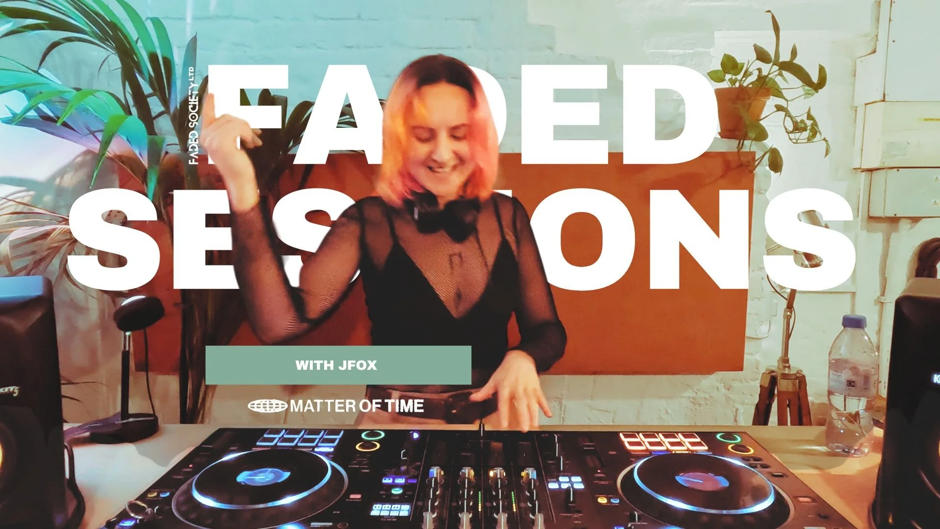 JFOX is London-based DJ is making waves in the music scene with her unique blend of creativity and uplifting energy.
JFOX crafts sets that keep the crowd dancing while fostering a sense of joy and connection.
Discovery: 
https://www.instagram.com/d