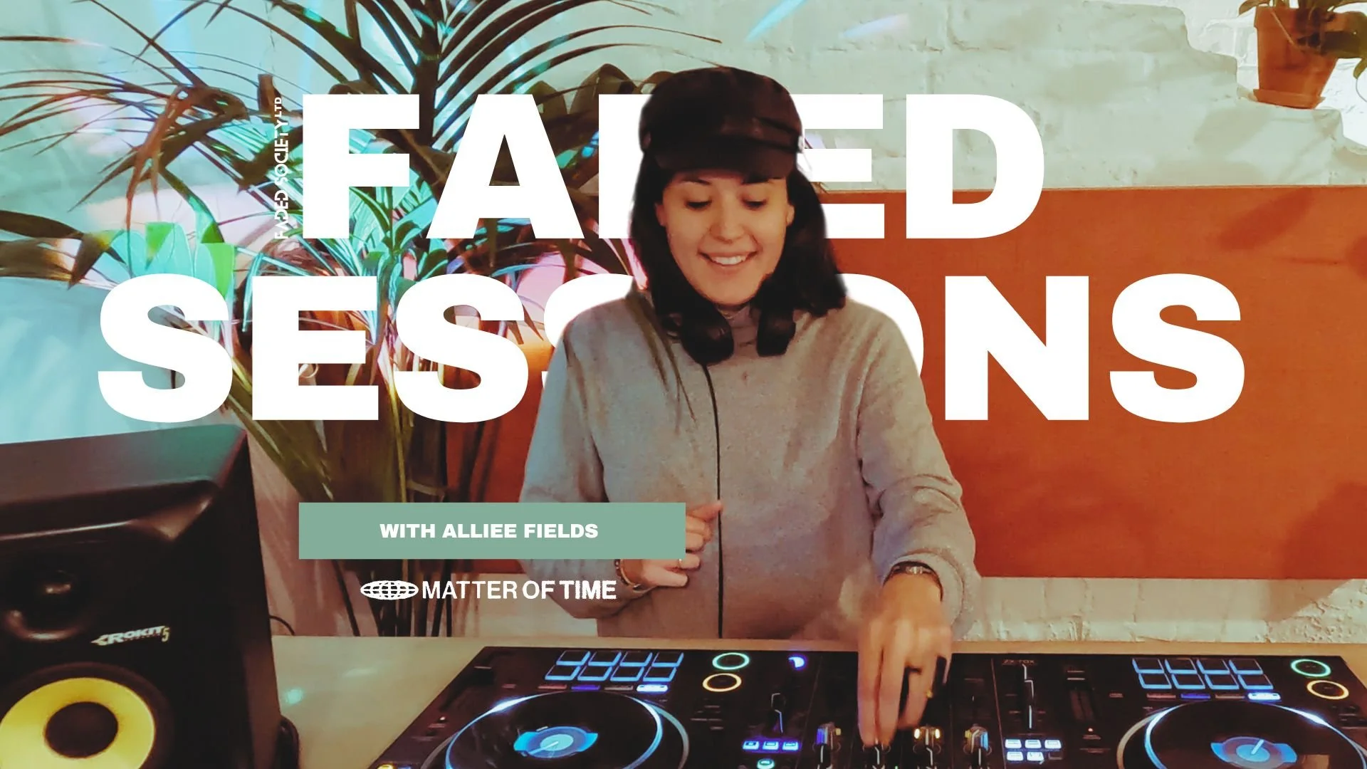 Alliee Fields is an emerging producer and DJ that has travelled the Atlantic and across the borders looking for music adventures.
From a classical background in Colombia, she has moved to electronic music sounds where she has delivered high voltage