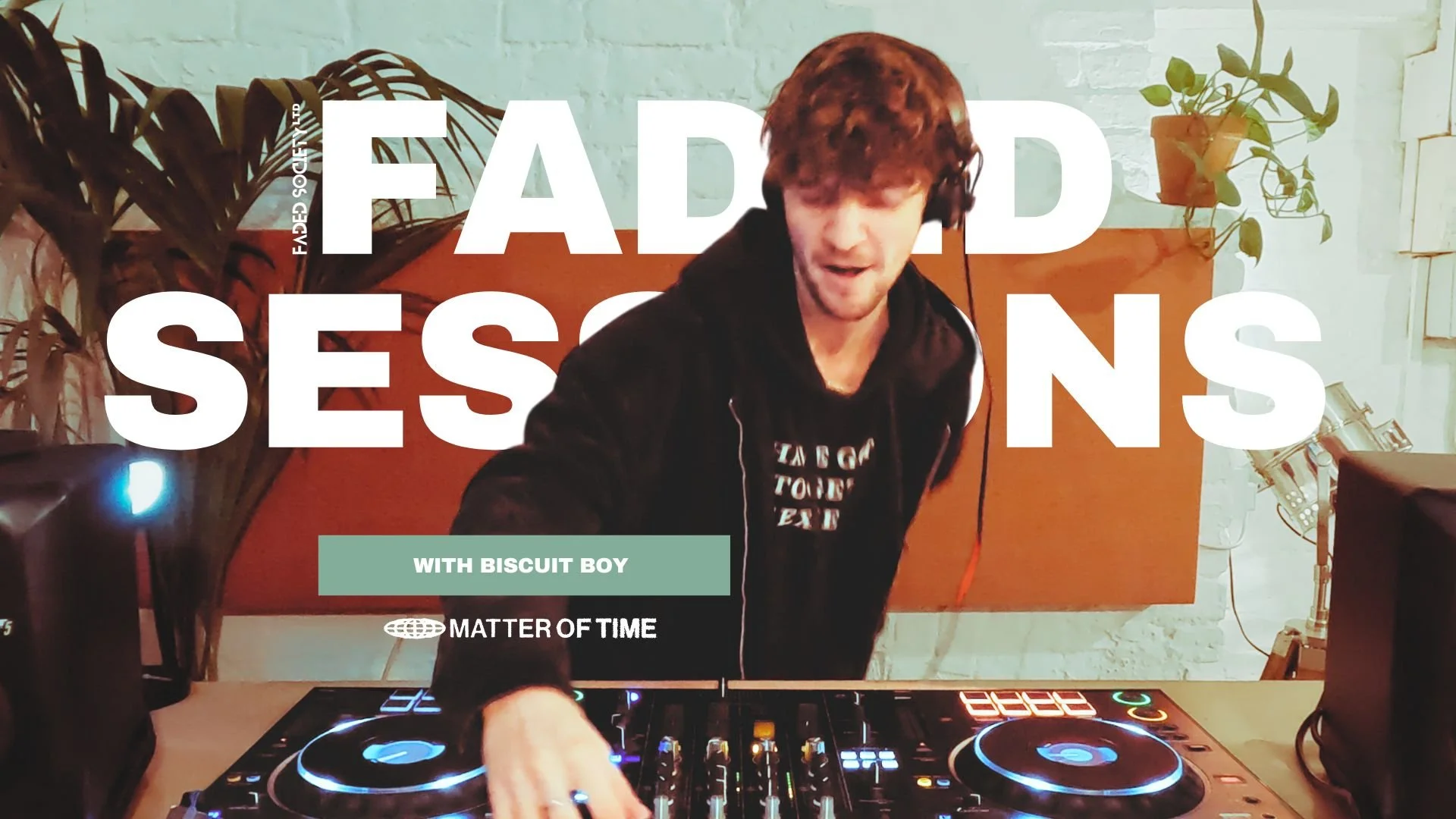 Biscuit Boy is a multi-genre, high-energy dance music DJ and Producer from London. Playing predominantly UK Funky, Hard Drum, Percussive 140 and Global Bass.
Discovery: 
https://soundcloud.com/biscuitboy-uk.
Follow
@biscuitboy.uk