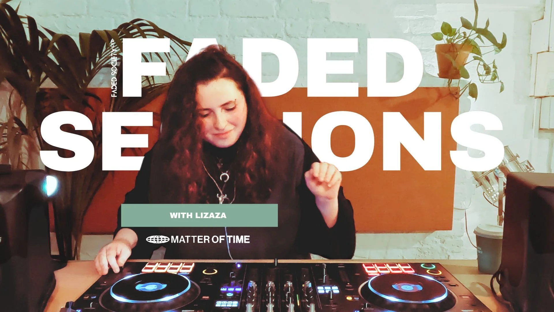 Over the last 1.5 years of playing at events LIZAZA has made a name for herself in the London music community. Her gigs over the last few months included Boomtown and Necropolis festivals, Fetchish party at OMEARA London etc.
LIZAZA is known for her