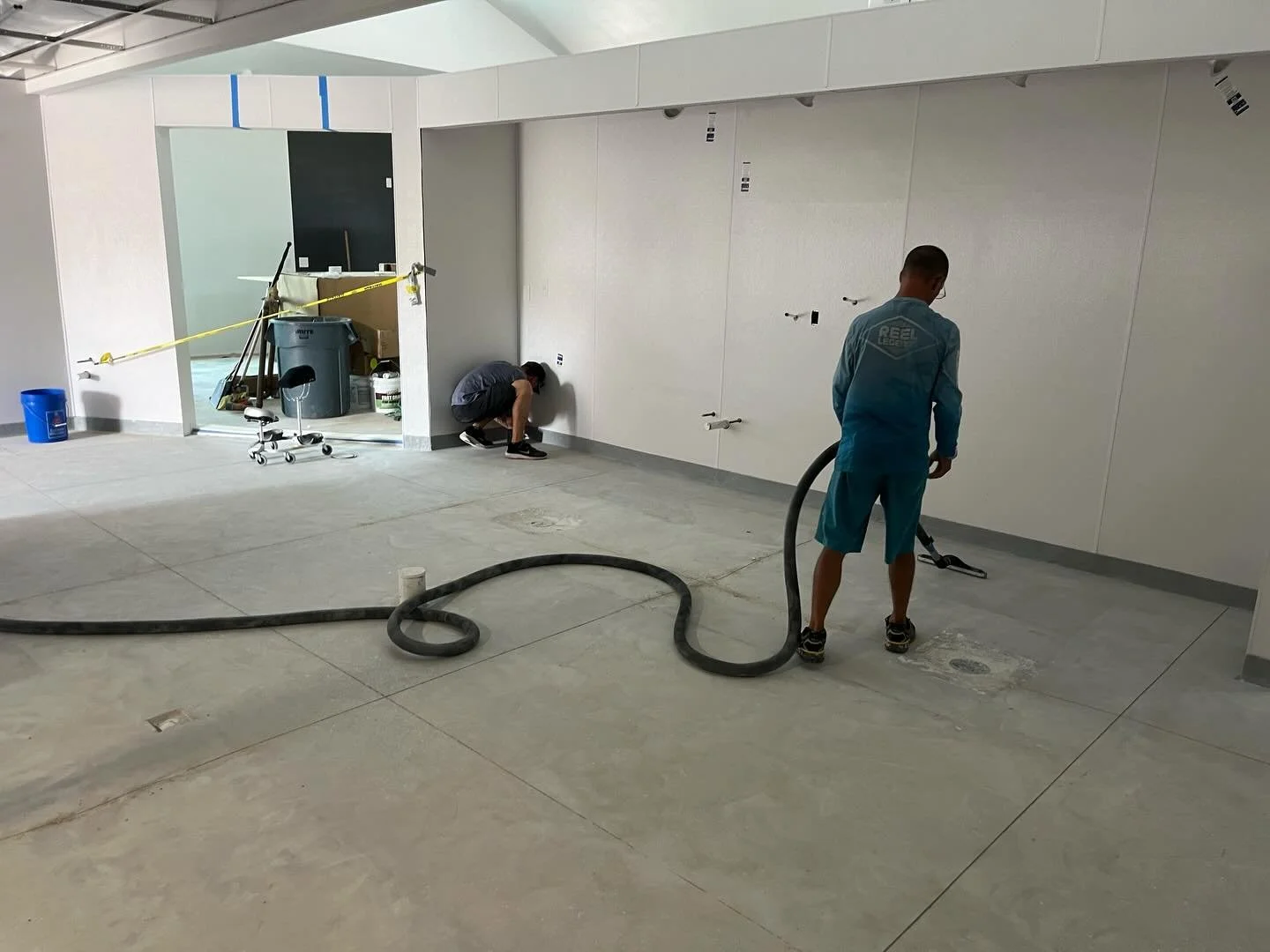 Floors are prepped and ready to install the quartz flooring system&hellip;

#southbeachbocagrande #quartzflooringsystem #quartzfloors #epoxyflooring #epoxyflooringcontractor #epoxy #quartz #epoxyfloor #stirlingdesigns #bocagrande