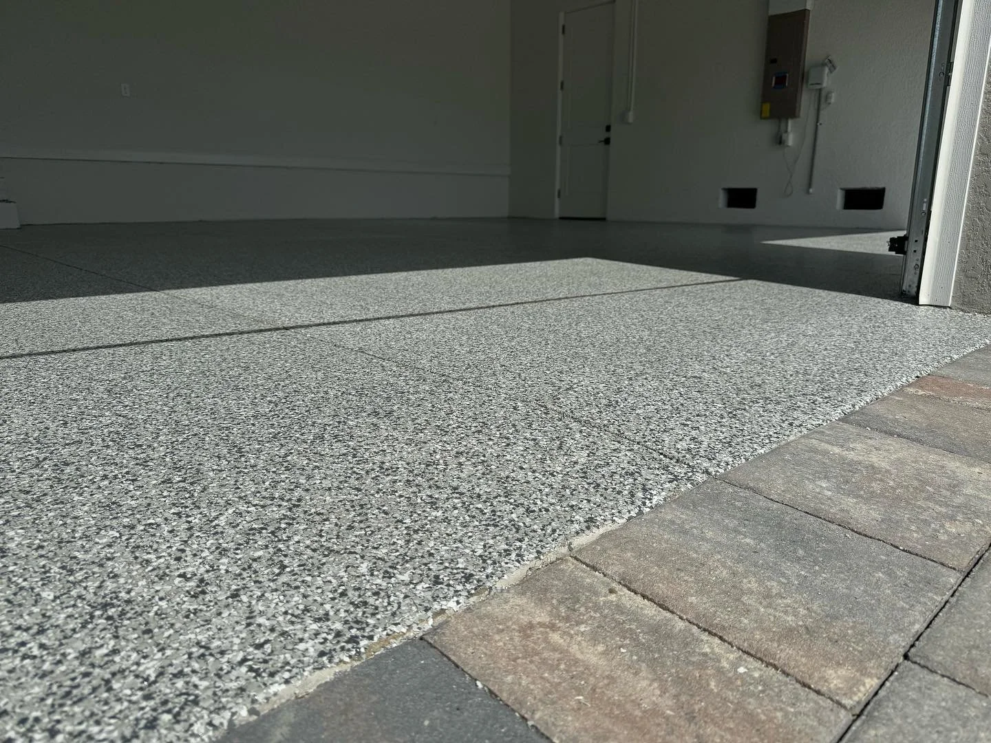 #garageepoxyfloor #epoxygaragefloor #flakeflooring #garageflakefloor #flakeflooringsystem #concretefloors #stirlingdesigns