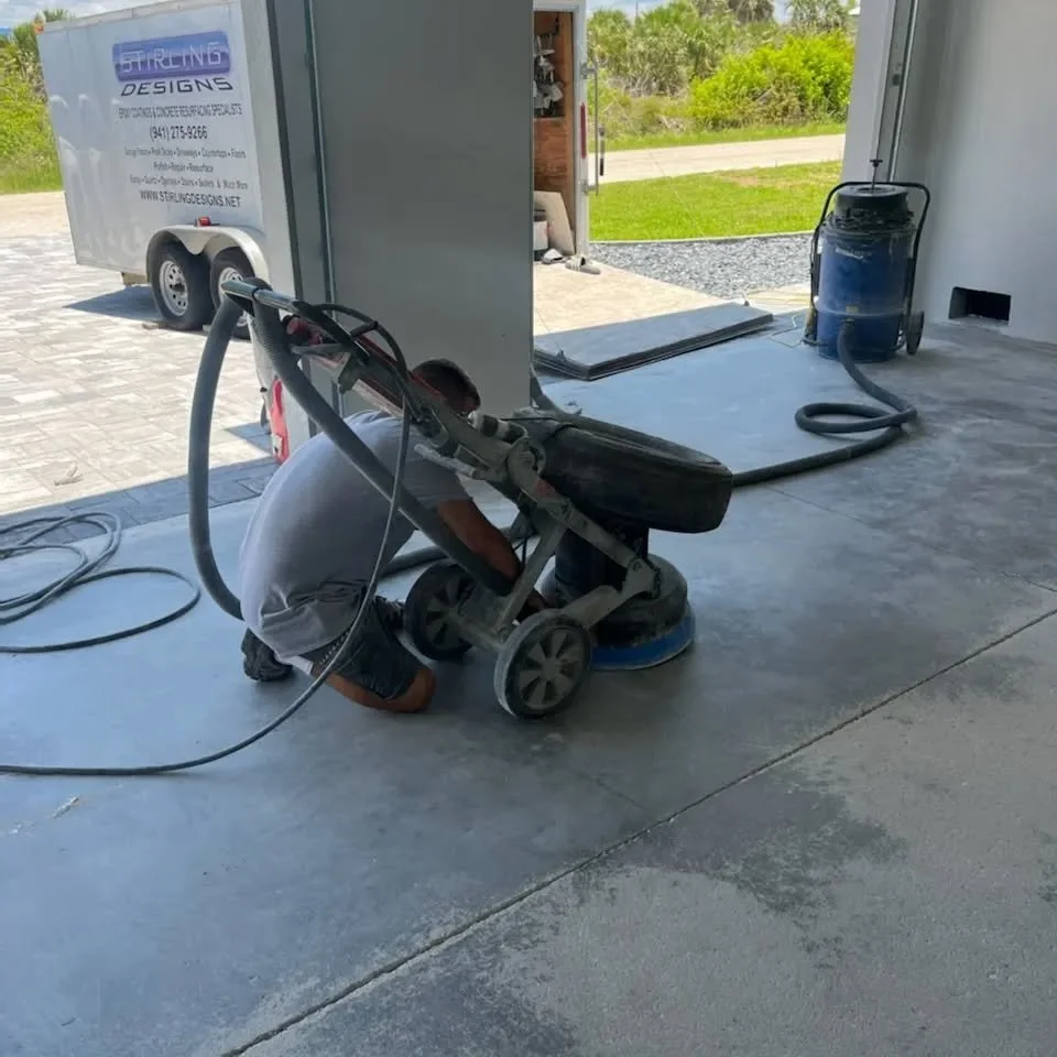 Our team prepping a 4,000 square foot residential garage. The most important part of the job.
#epoxyfloor #epoxygaragefloor #flakefloor #englewoodfl #flooringexperts #concretefloors #concretespecialist
