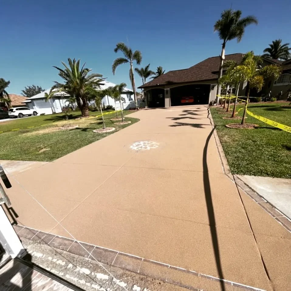 Quartz flooring system on driveway

#quartz #quartzflooring #resurfacedriveway #drivewayresurfacing #epoxycoating #epoxyspecialist #stirlingdesigns