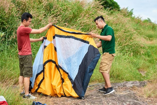 Setting up a Tent.jpeg