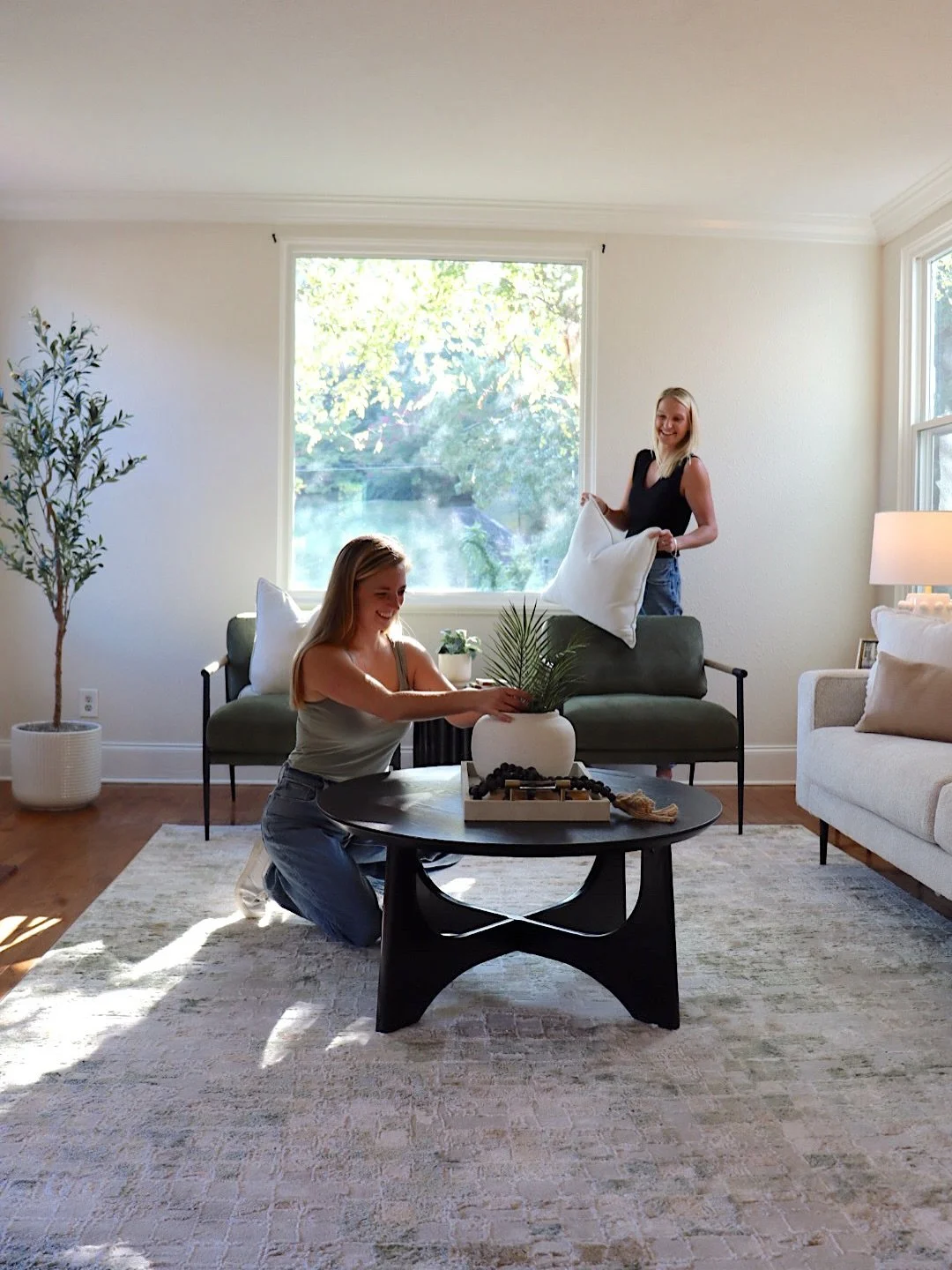 THE STUDIO IS ✨ONE✨

We just can&rsquo;t believe it&rsquo;s been a whole year of staging, styling, and laughing 🤍 We&rsquo;ve had the best time making spaces shine and connecting with amazing clients along the way. Cheers to more fun, fluffing, and 