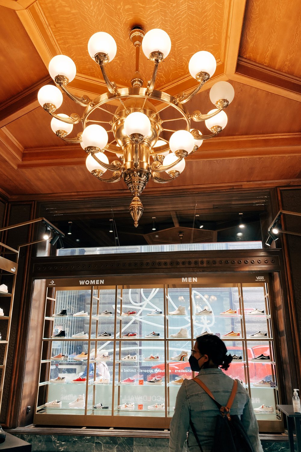 D5 : Addidas store.JPG