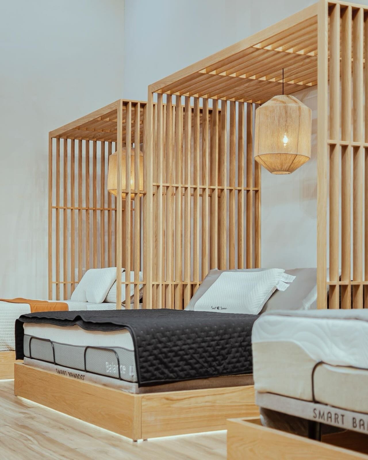 Nuestro modelo Diamante fue usado para una tienda de colchones 🙌🏼 @galerias_santa_anita 
@ellanarquitectura 

Recuerda que puedes personalizar o crear una l&aacute;mpara exclusivamente para tu proyecto ⛏️

#interiorismomexico #interiordesign #arqui