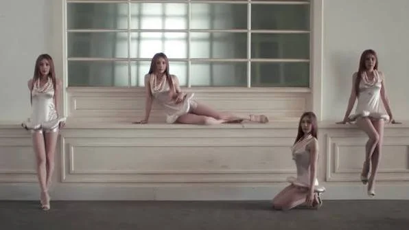 LEE CHAEYEON  4th Mini Album [Till I Die]
‘Know About Me’ Official Visualizer wearing Pink Polka Stower. Tank Set 