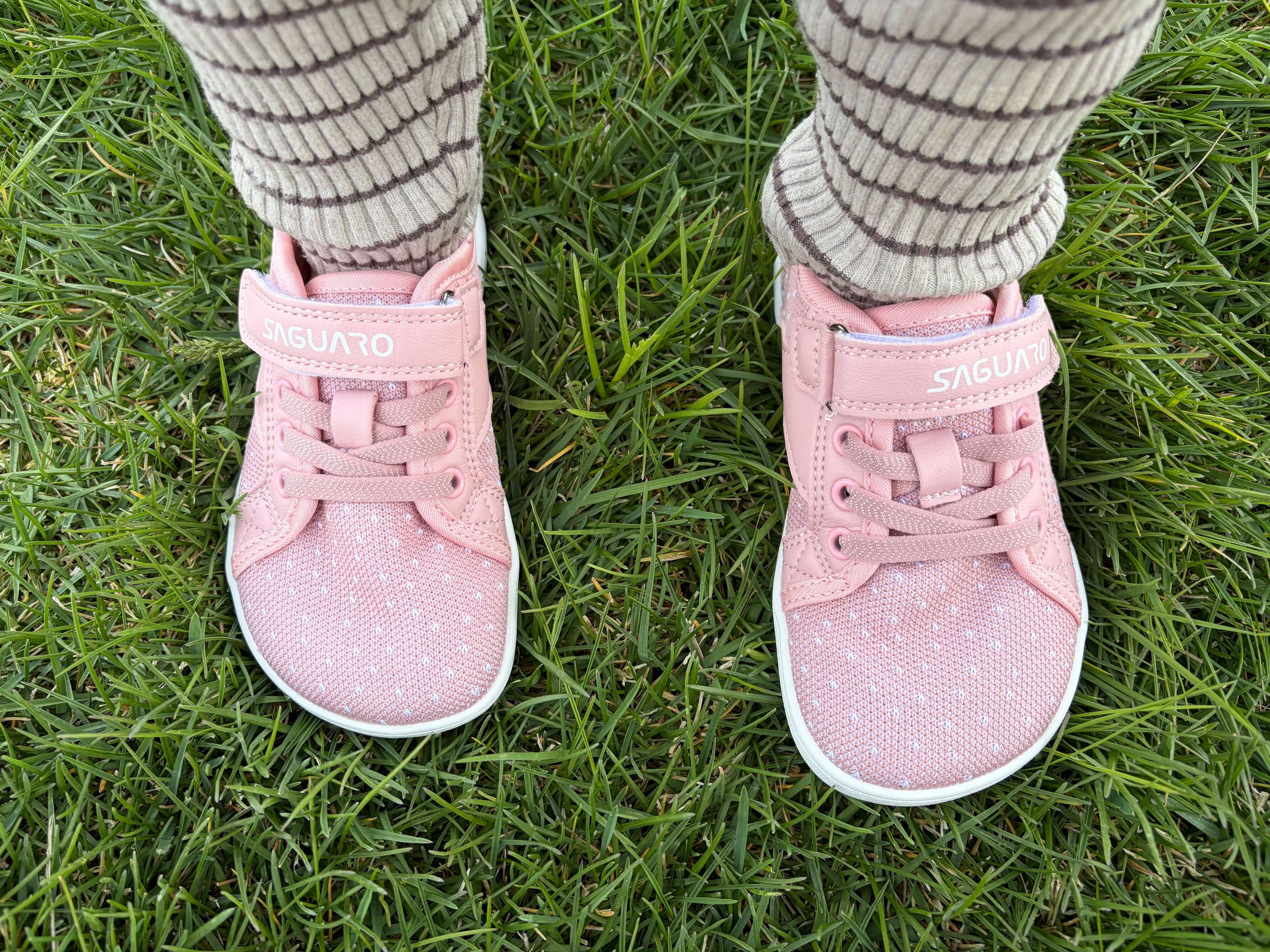 kid wearing Kid's Luck Ⅰ barefoot shoes by saguaro