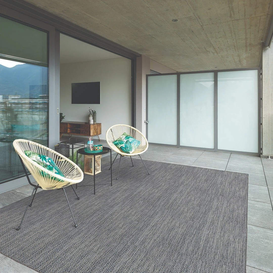 This carpets subtle diamond weave gives just the right hint of patterning. Great performance accompanies this truly smart look. Dynamic striated yarns are pleasing to the eye!

FaberRug.com 
781-235-5996
