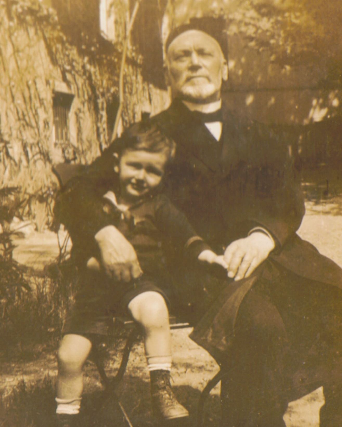 POV: You find a photo of your grandfather with his grandfather&hellip;
@seedsofthepast