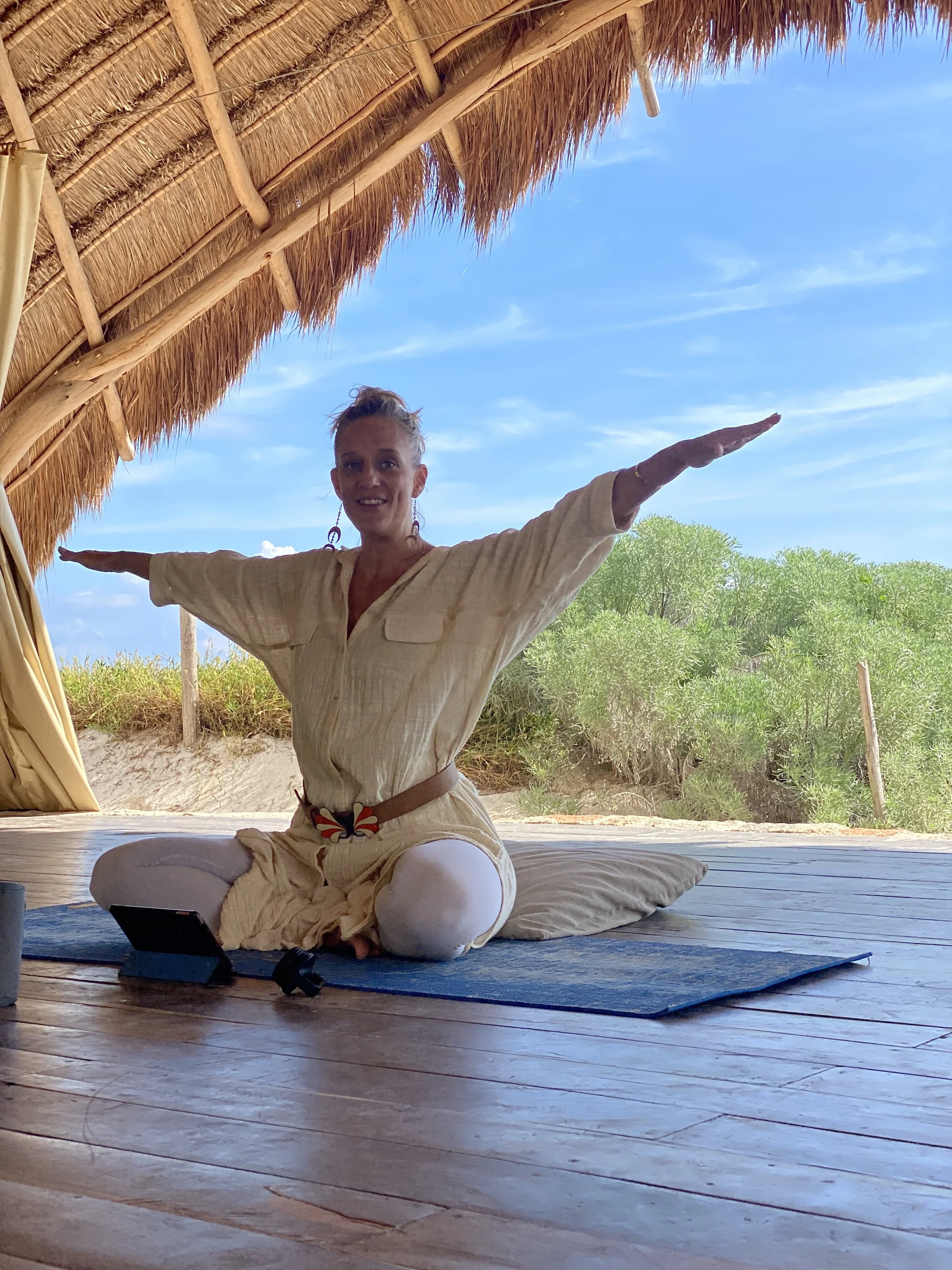 Yoga Kundalini by the ocean