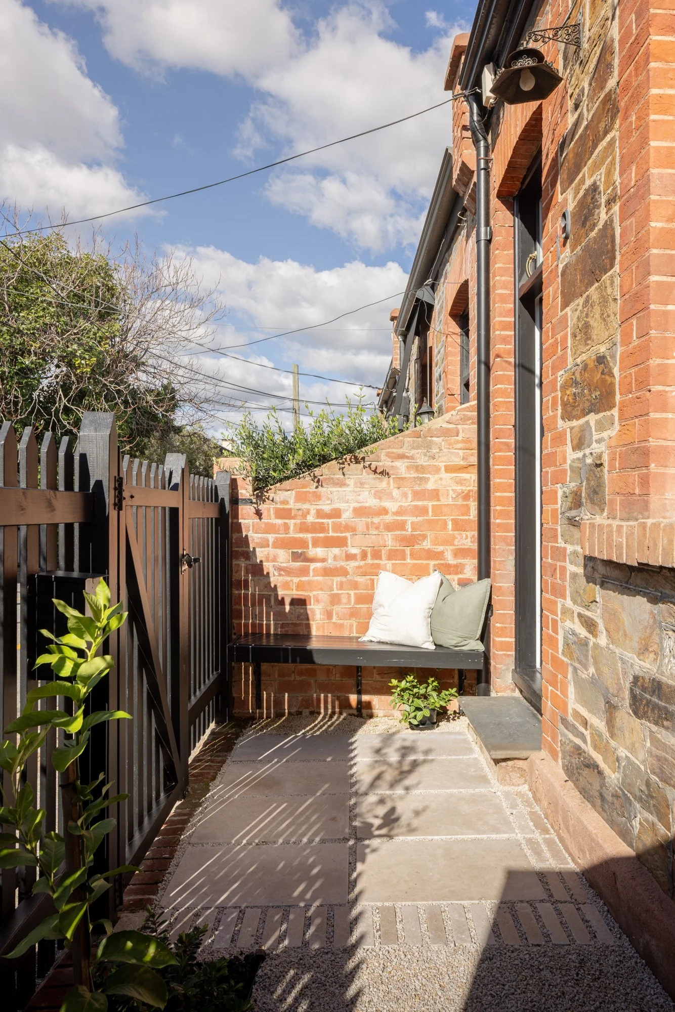 SM_Sells_NorthAdelaideTerrace-290 (1).jpg