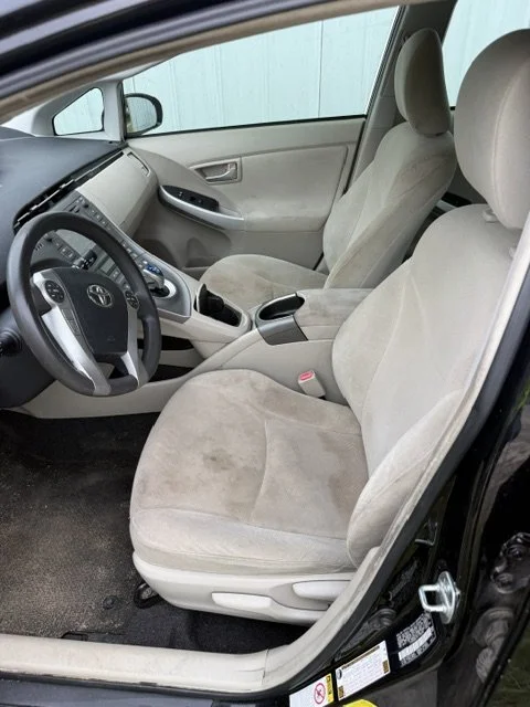 Front seats 2014 Toyota Prius