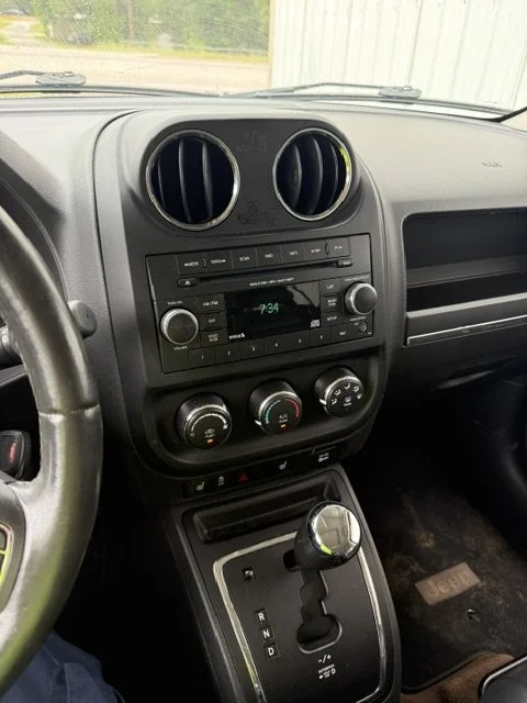 2014 Jeep Patriot console