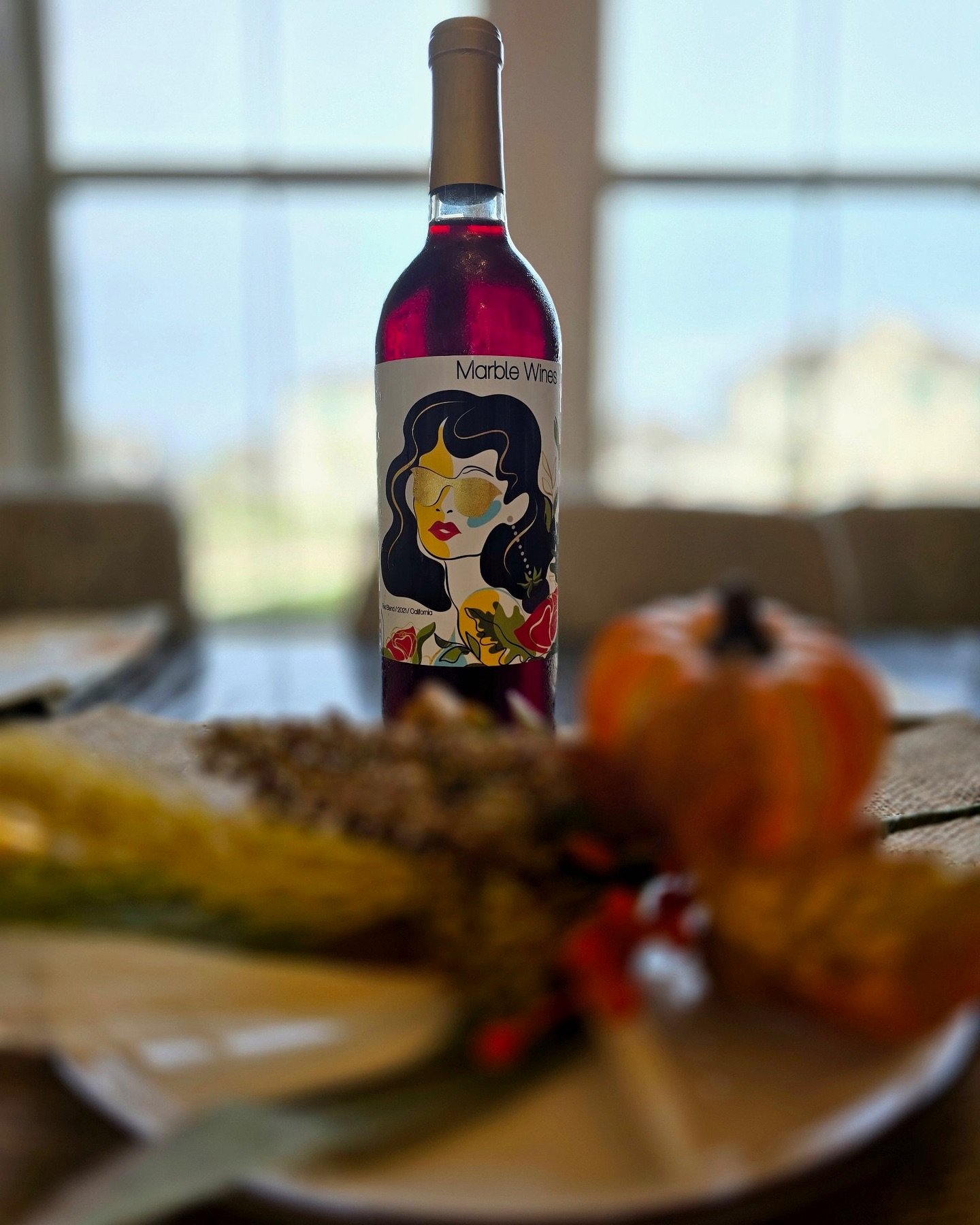 Happy #thanksgiving to you and yours! May it be full of cheer(s) 🥂✨ 

&hearts;️ - Latoya &amp; Brianna 
.
.
#holidays #happythanksgivng #foodie #wine #thanksgivingdecor #winetime #womenentrepreneurs