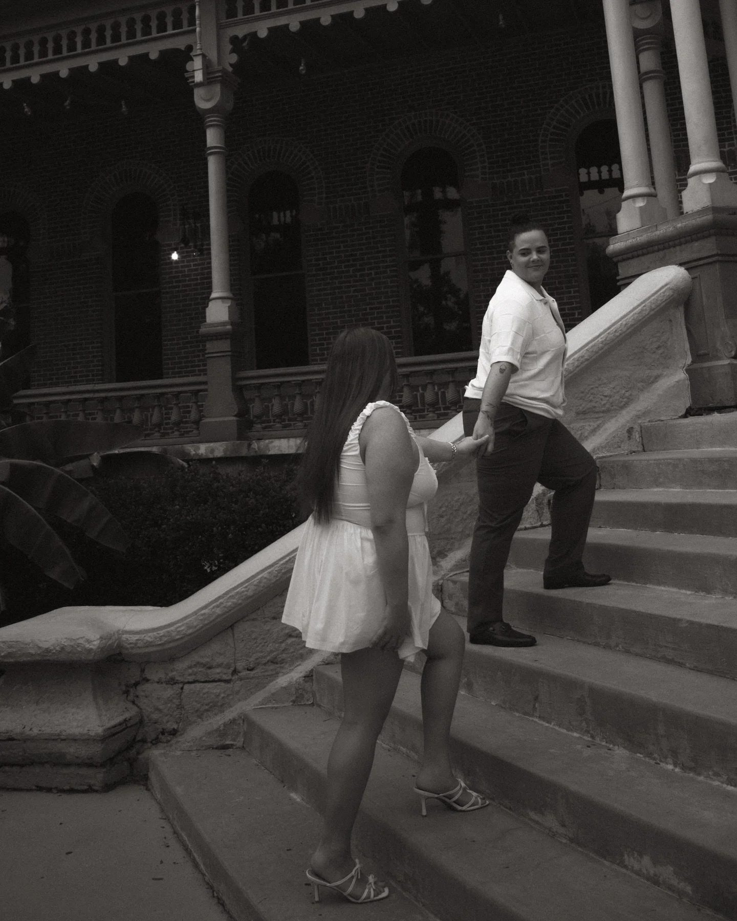 P+G in downtown Tampa 💍🌆
&bull;
&bull;
&bull; 
#tampaengagementphotographer #tampaengagement #tampaweddingphotographer #downtowntampa #engagementshoot Tampa Engagement photoshoot, St. Petersburg engagement photoshoot, St. Petersburg engagement phot