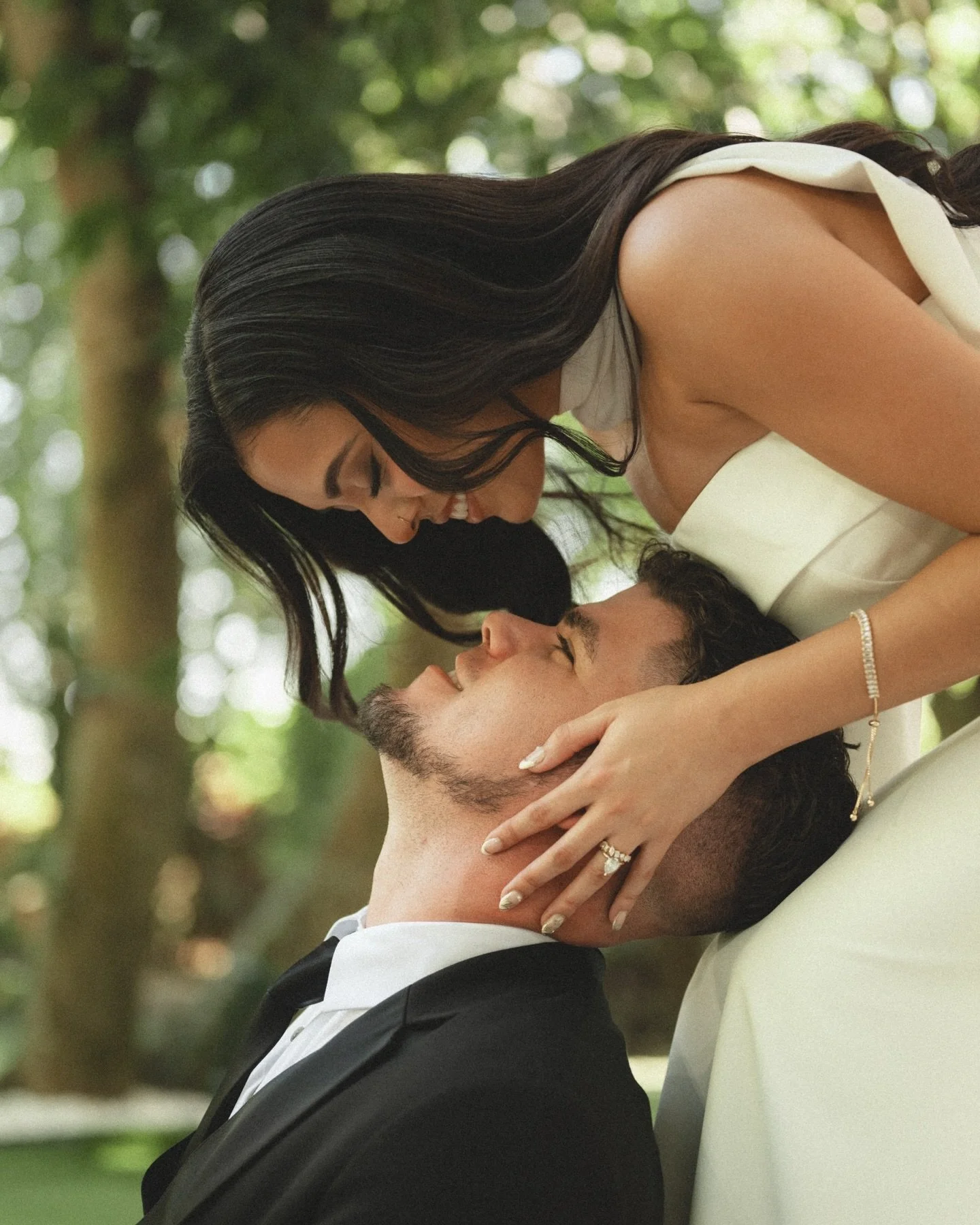 N+L 💍🌹
&bull;
Photography @sofiakatephotography 
Makeup @rdbridalartistry 
Venue @villatoscanamiami 
&bull;
#sofiakatephotography #weddingphotography #tampaweddingphotographer #floridaweddingphotographer #stpeteweddingphotographer elopement photogr