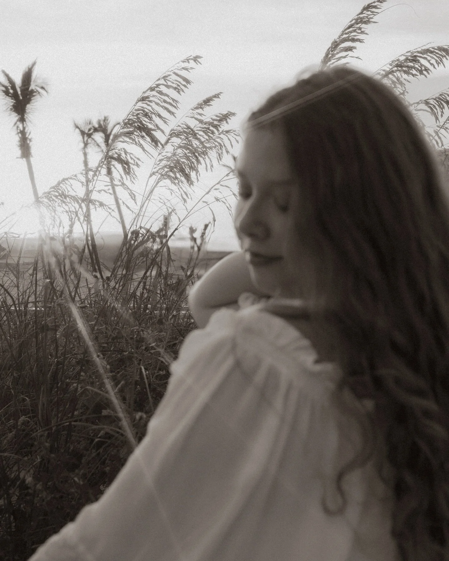 🌊🌞 I had the absolute pleasure of creating for @onatidalwhim - and in honor of her opening day yesterday, here some of the branding photos we did🤍 
&bull;
&bull;
#sofiakatephotography #brandingphotography #smallbusinessphotographer #stpetephotogra