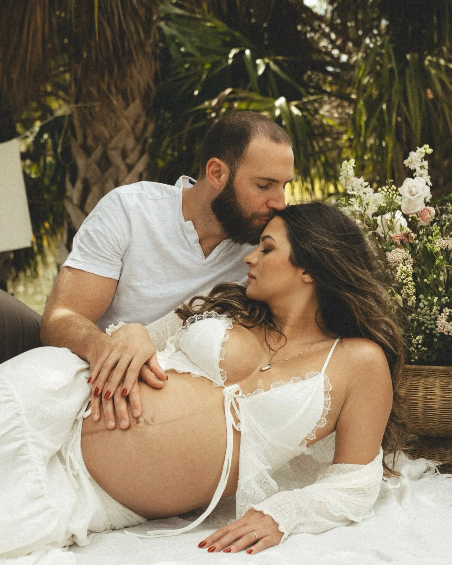The absolute sweetest maternity shoot with Rachel and Robert 🥹🌸

When Rachel told me that she wanted to do the shoot at her and Robert&rsquo;s new forever home I was so so excited!!! How special is it to document these memories in the same place wh