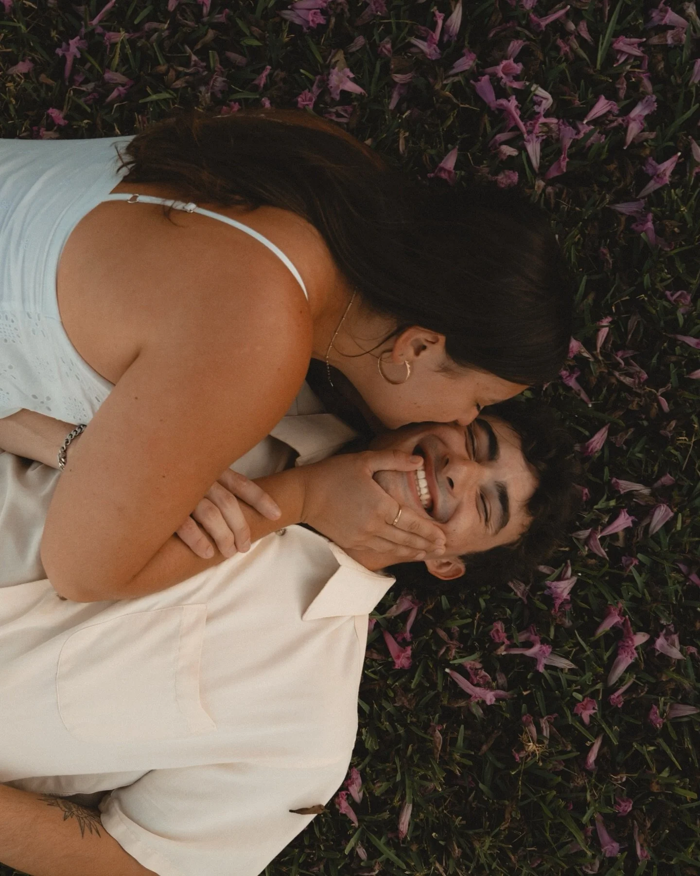Sweet spring evenings 🌸
&bull;
&bull;
#sofiakatephotography #stpeteengagementphotographer #tampaengagementphotographer #tampaweddingphotographer #cinematicportrait