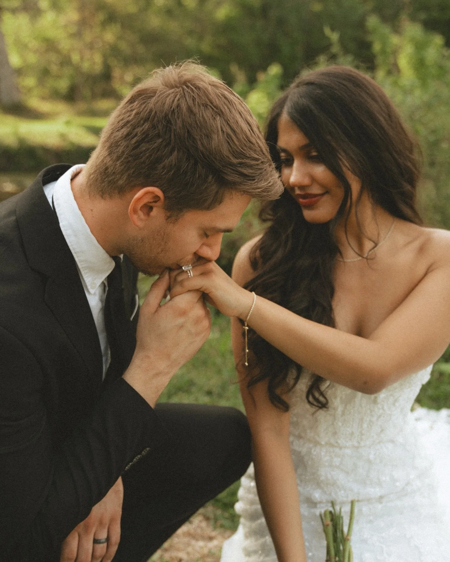 Maeghan + Stone&rsquo;s intimate Florida elopement 🌿💍

Tucked away in one of Florida&rsquo;s most beautiful parks, with sunlight cutting through the trees M+S said their vows, I read a few words, and they were married!!🥹
Then we drove to the beach
