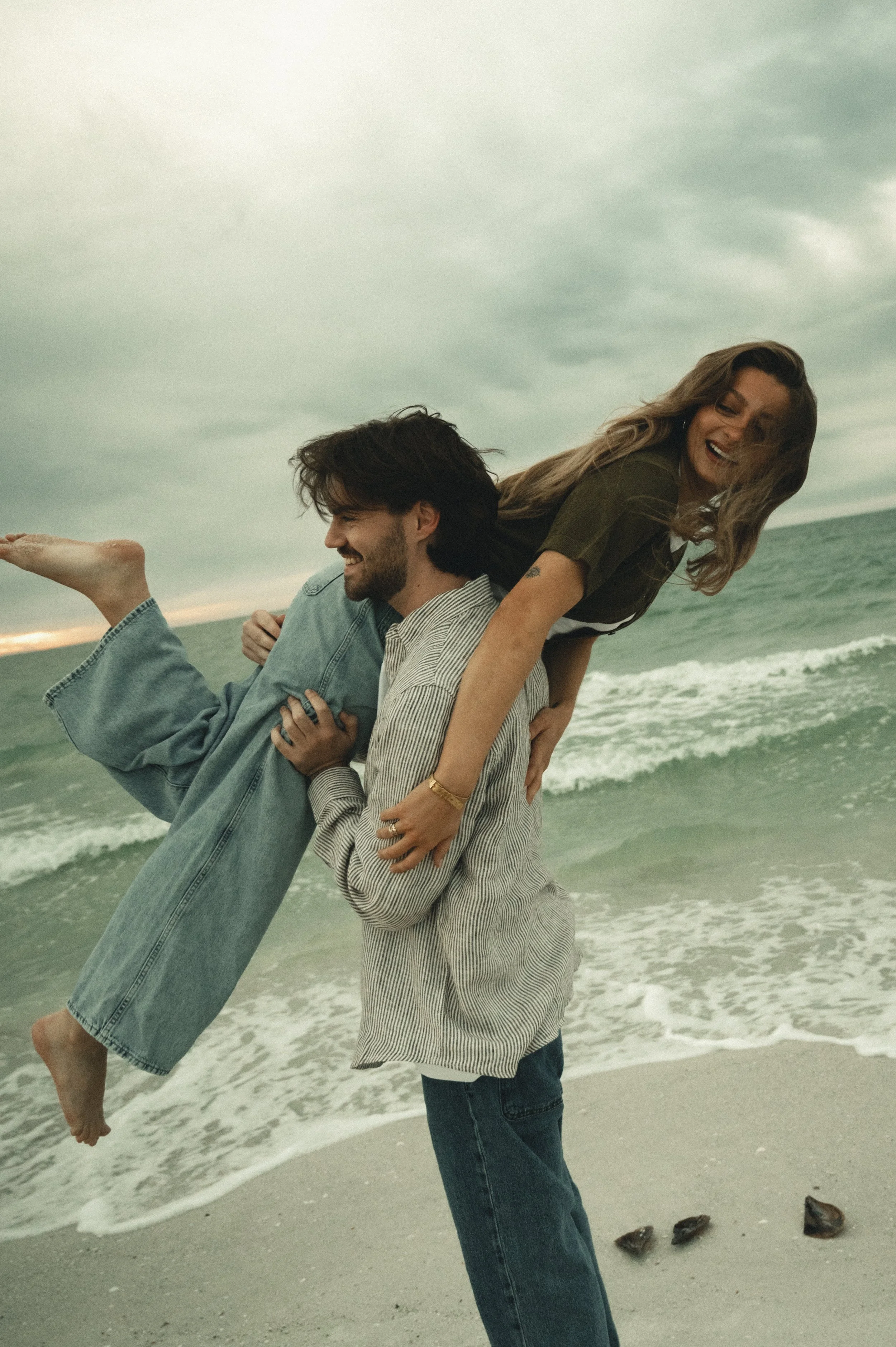 ENGAGEMENTS & COUPLES