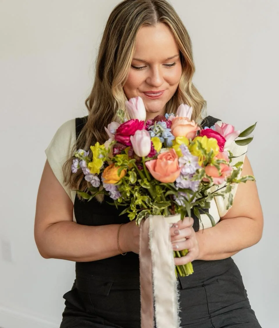 It&rsquo;s been a long time since I introduced myself on here and with so many new friends, I figured it was about time! And gives me a reason to post more of these photos 🤗

I&rsquo;m Caitlyn - the owner and designer behind Birdies Blooms! I starte