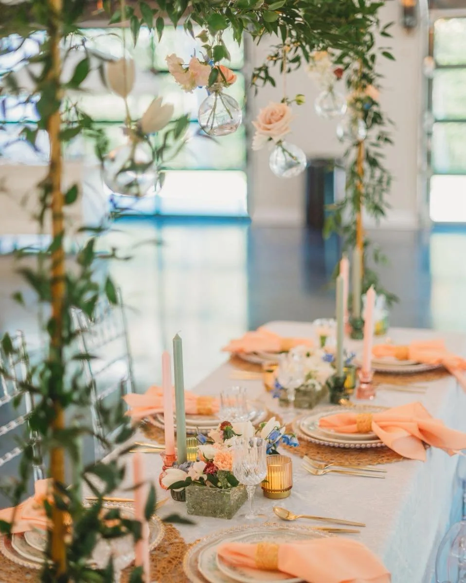 Take your head table to the next level - literally! These elevated florals are the perfect way to make a statement without overcrowding your table. And aren&rsquo;t these details are just too precious?! 😍

Styled Shoot Vendors:
Venue: @centralpark.e