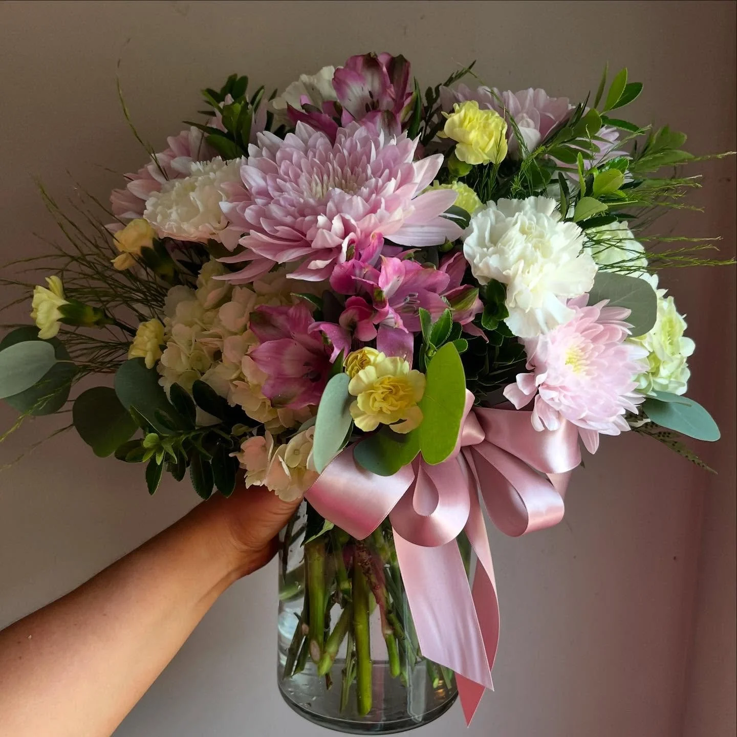 Had to show off some of these recent orders! Flowers are the perfect way to show that special someone your love and appreciation 🤗