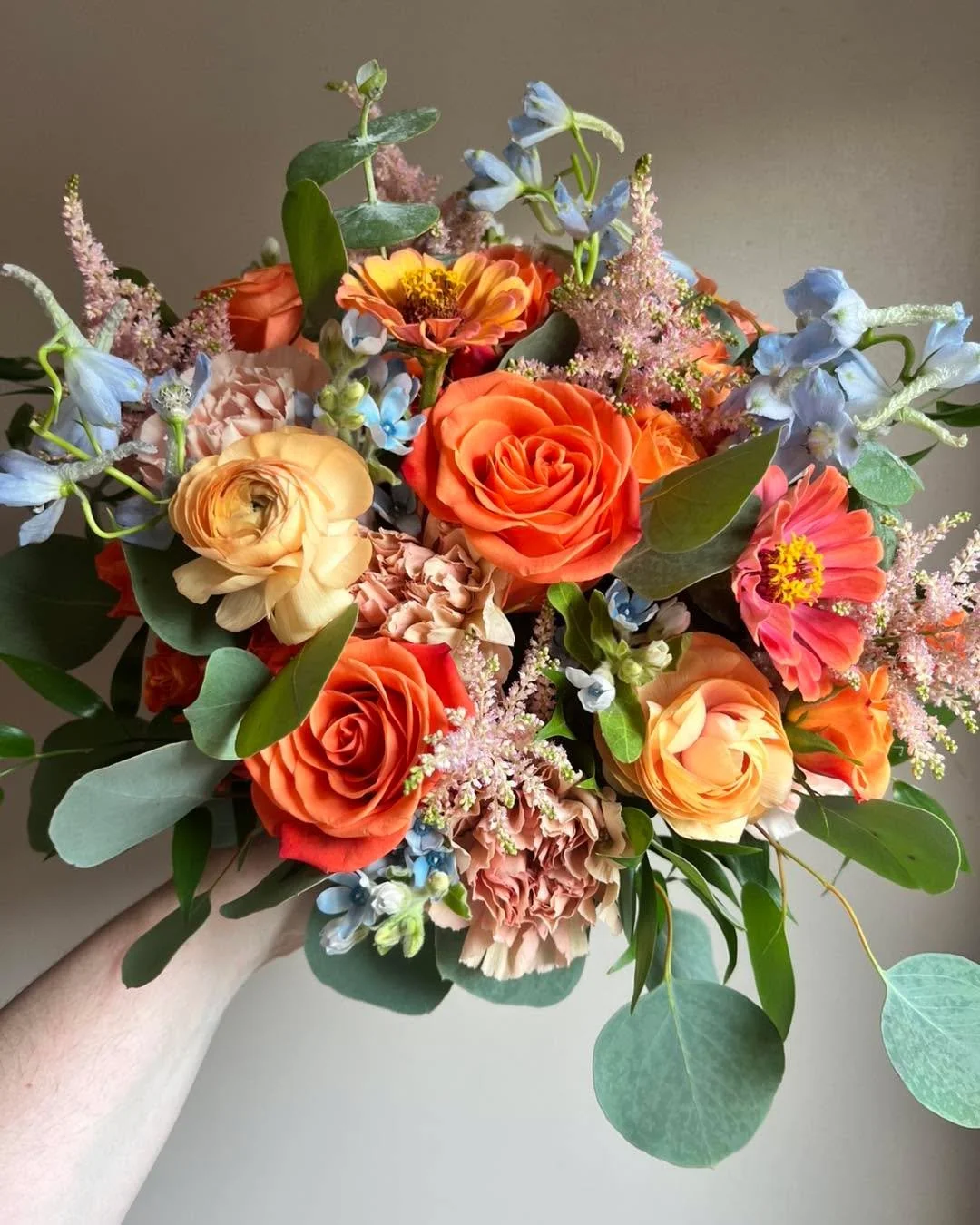 Blessing your feed with these colors 🧡🌸🍑

These zinnias from Beyond Blooms were the perfect touch for Skyla&rsquo;s late summer wedding! So vibrant and fun 🤩
