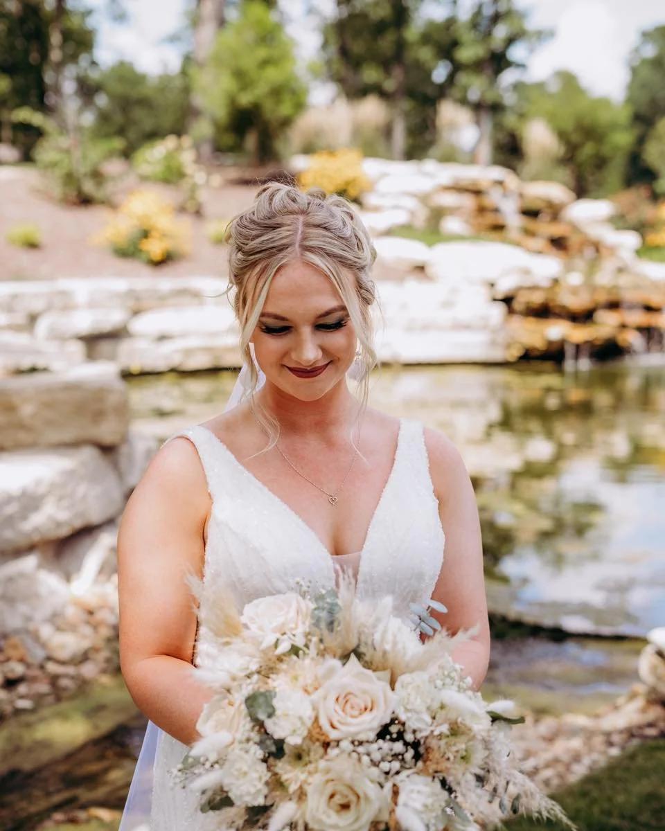 The perfect transition into fall without the bold colors. These soft earth tones and dried product are so stunning 😍😍

📸 @bcannon.photo.film