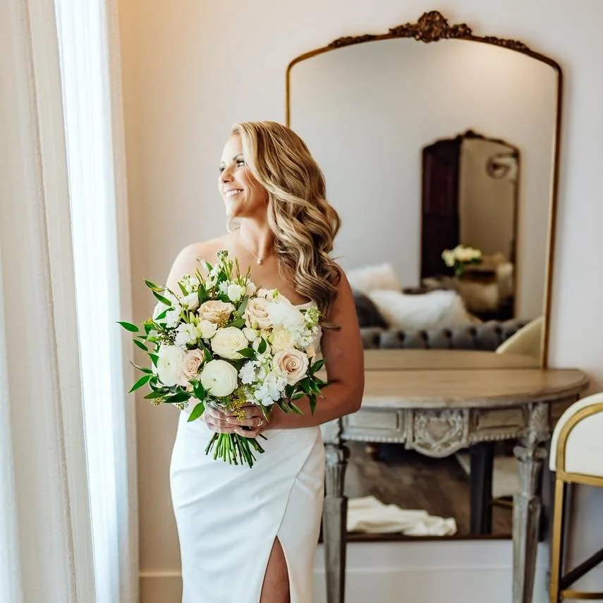 These Sahara roses are great for a subtle touch of color in a white palette 😍

📸@faunaandfloraphotography 
💒 @silveroakschateau