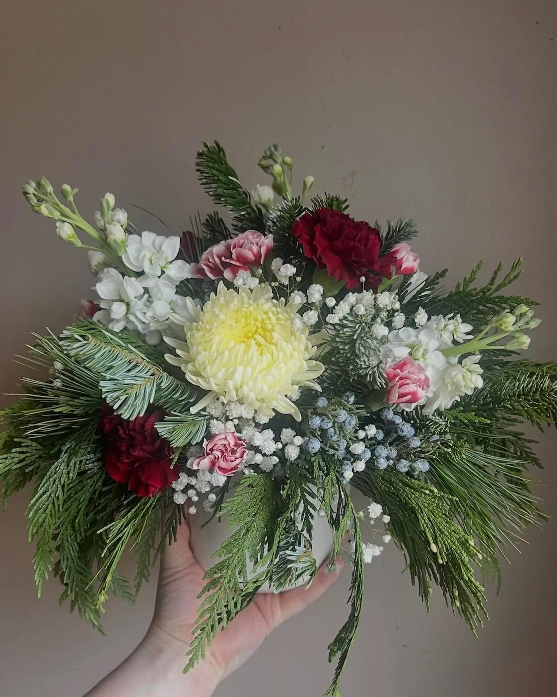 Pre-order your Christmas arrangement now to receive a 10% off discount! Offer valid until Saturday the 13th at 11:59pm with code EARLY10 on our website. 

These arrangements are perfect for a hostess gift or treating yourself this holiday season. Sev