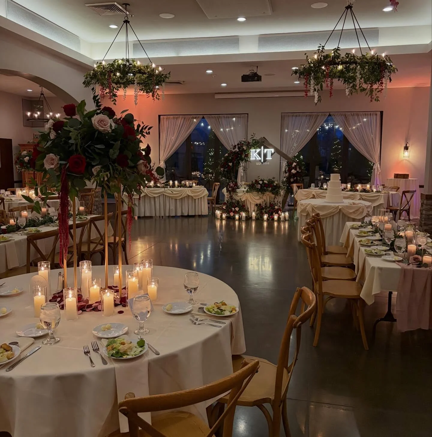 Yesterday at @weddingsatpiazzamessina was magical! We love full floral weddings 😍✨