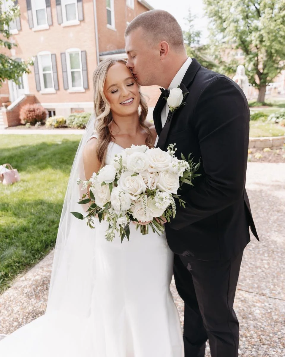 The Rothermichs 🤍 

📸 @rebecca_nicole_photo 

#weddingflowers #florist #weddings #flowers #whiteflowers