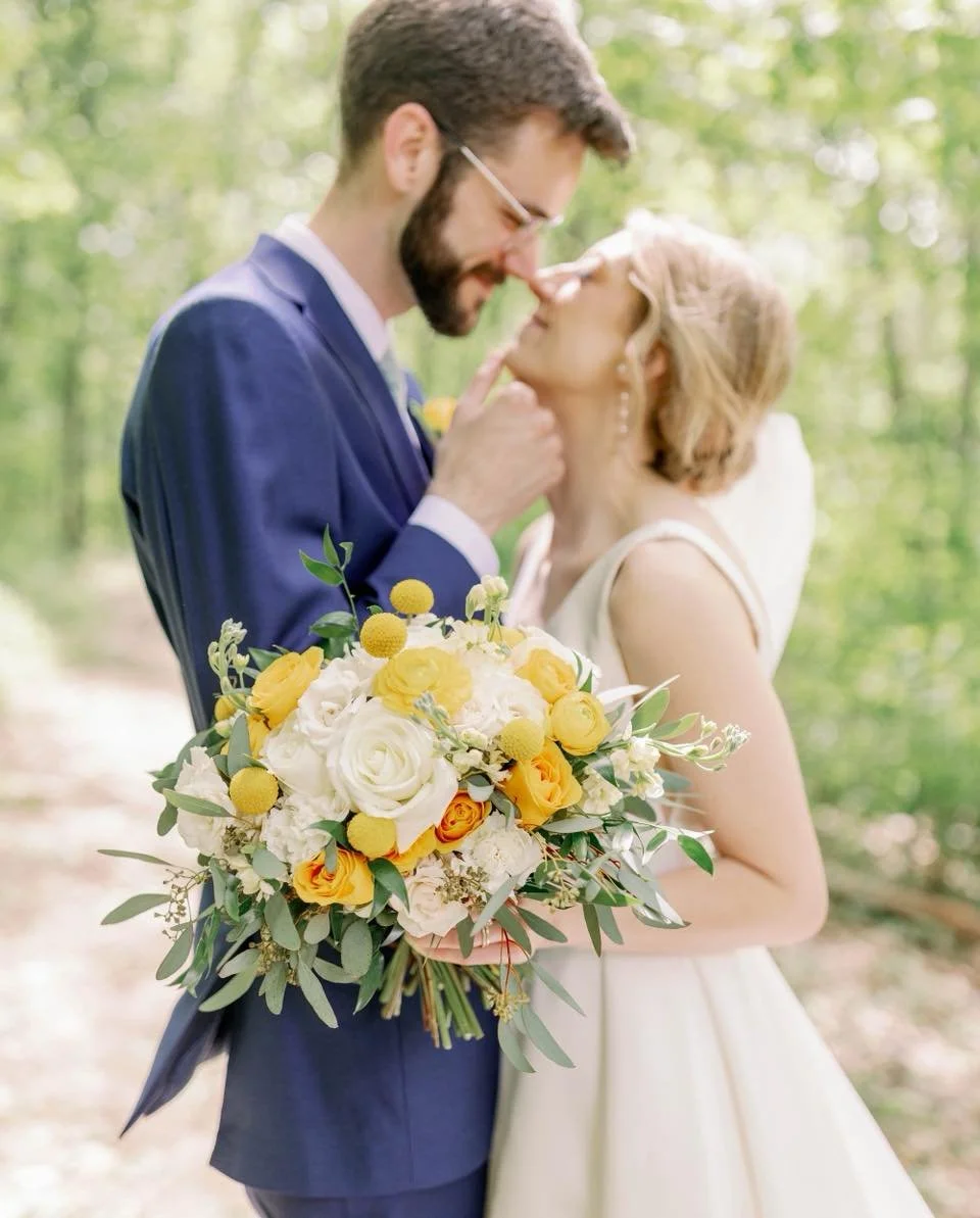 Sunshine in flower form ☀️🌼

📸 jeneemackphotography 

#flowers #WeddingFlowers #weddinginspo #WeddingSeason #wedding