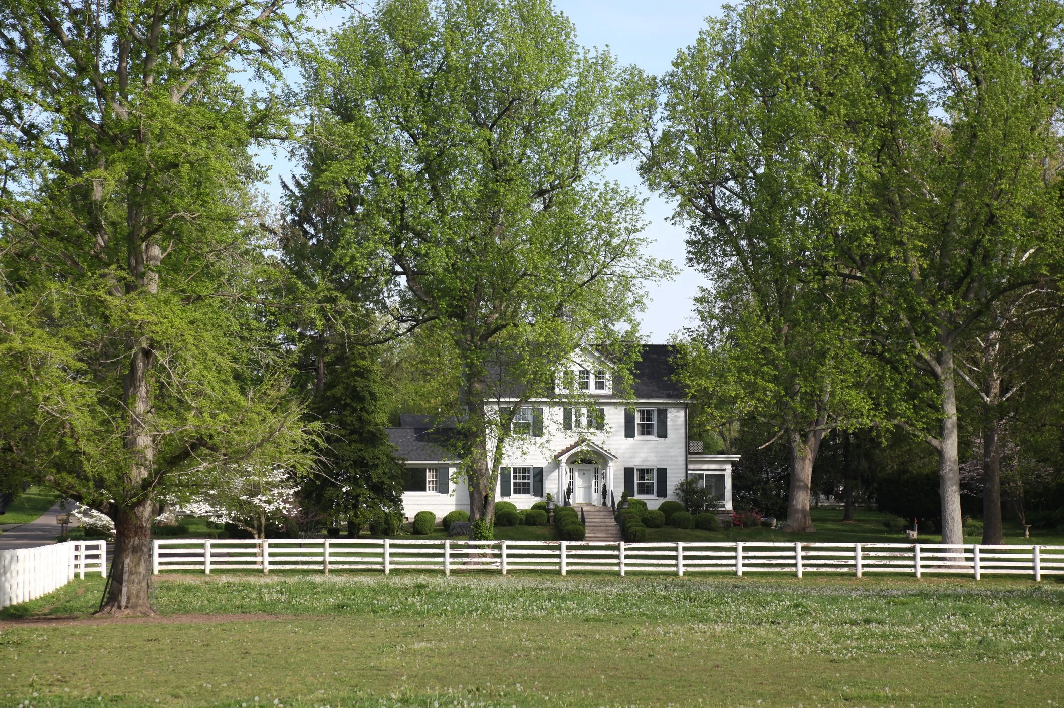 Anchorage KY Realtor lists a beautiful home with a white fence.