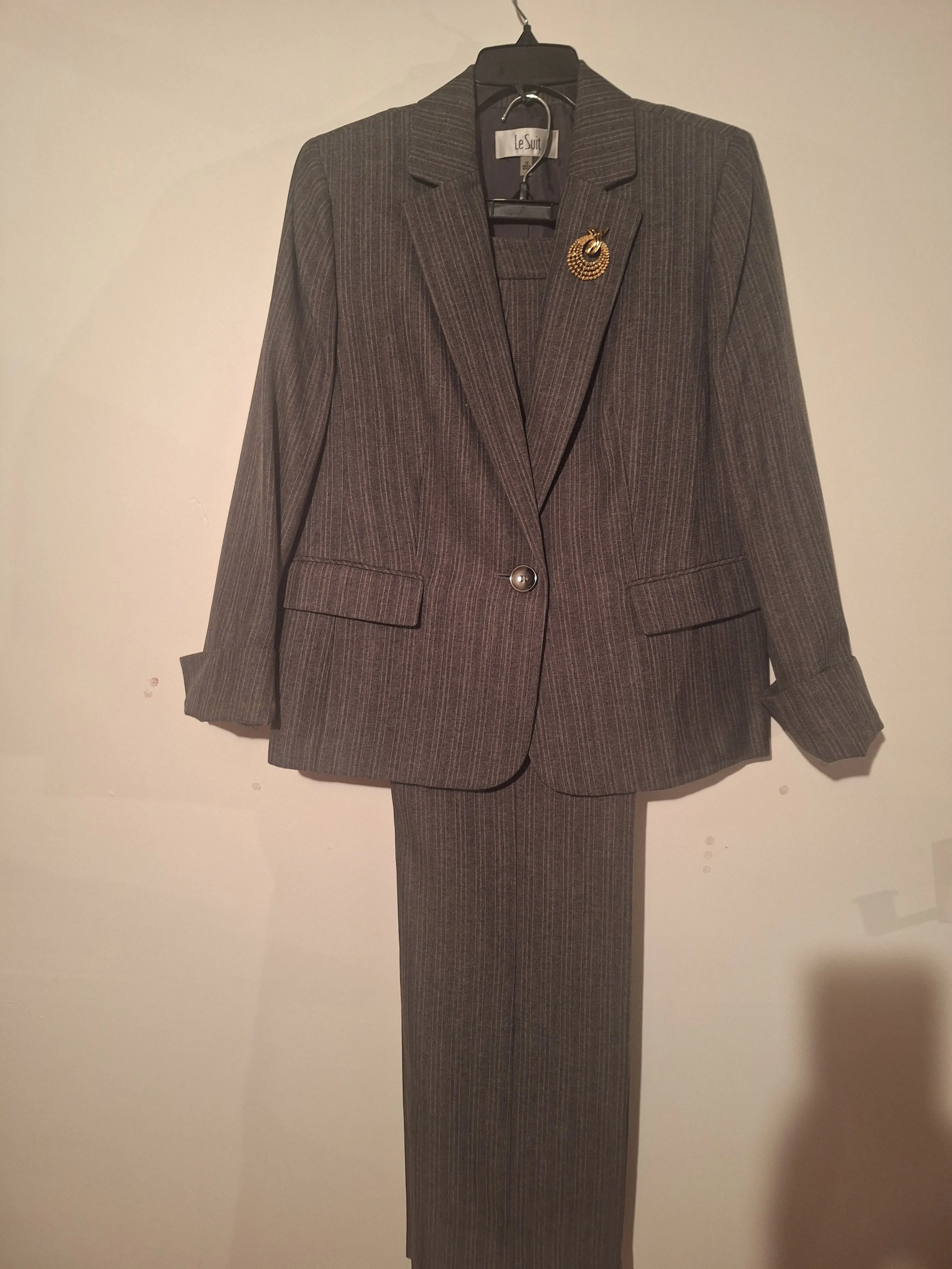 Le Suit Elegant Pinstripe Suit 2- Piece Suit, Size 12